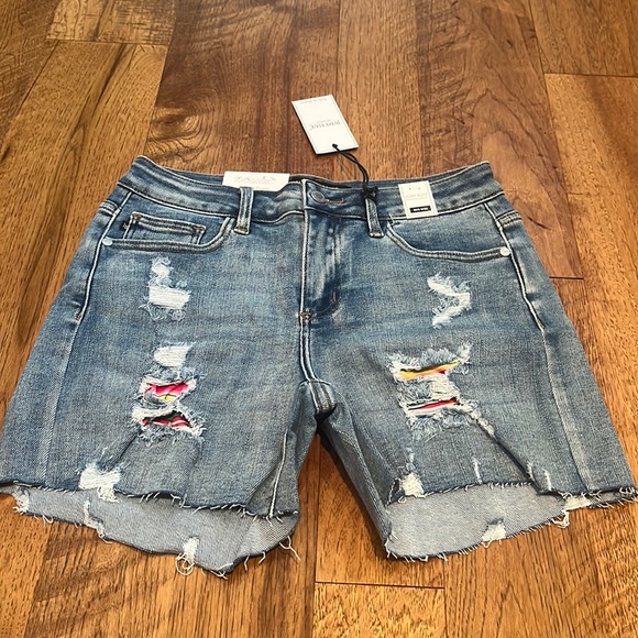 NWT Judy Blue Woman’s Blue Mid Rise Jean Shorts Size S